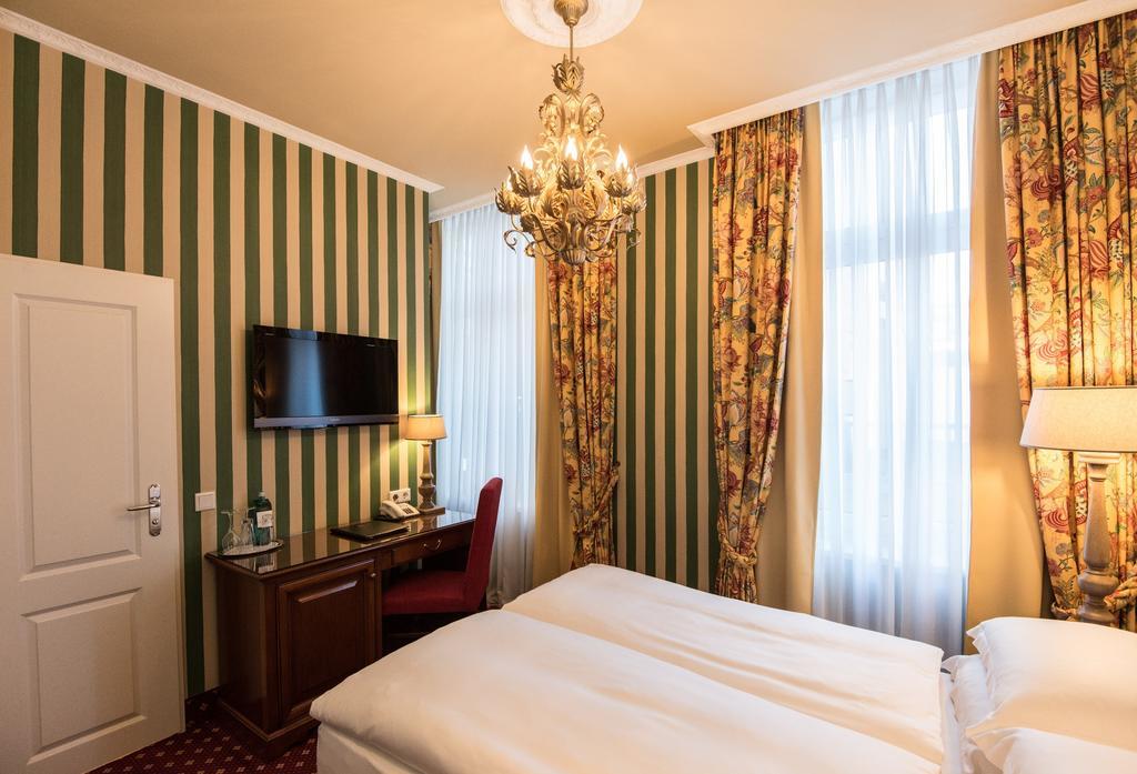 Standard Double Room,702523123:JPEG